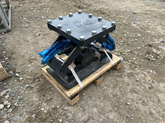 Plaque vibrante hydraulique pour minipelle - Plaque vibrante, Accessoire: photos 3 Plaque vibrante hydraulique pour minipelle - Plaque vibrante, Accessoire: photos 3