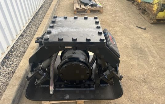 Plaque vibrante hydraulique pour pelle de 10T à 18T - Plaque vibrante, Accessoire: photos 4 Plaque vibrante hydraulique pour pelle de 10T à 18T - Plaque vibrante, Accessoire: photos 4