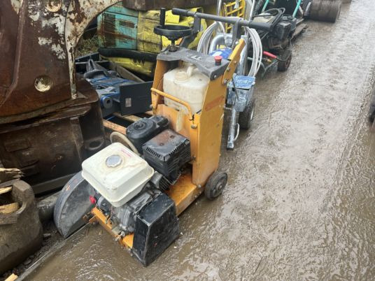 Scie à sol HUSQVARNA - Matériel de chantier: photos 2 Scie à sol HUSQVARNA - Matériel de chantier: photos 2