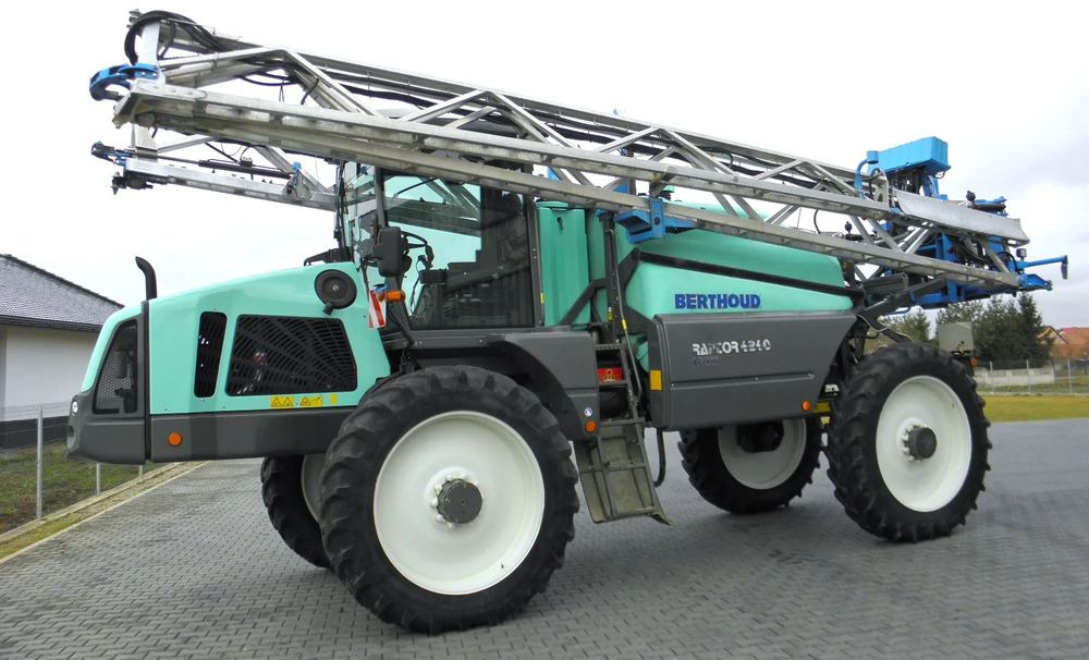Berthoud Raptor 4240 36 M, GPS Trimble Automatyczne wylaczanie sekcji, Nie Malowany, Stan Bardzo Dobry - Pulvé automoteur: photos 3 Berthoud Raptor 4240 36 M, GPS Trimble Automatyczne wylaczanie sekcji, Nie Malowany, Stan Bardzo Dobry - Pulvé automoteur: photos 3