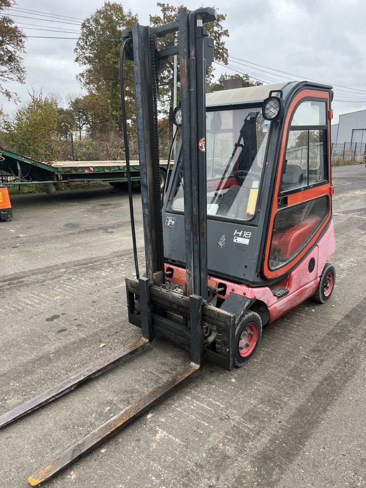 FENWICK H18 1t8 - Chariot élévateur à gaz: photos 1 FENWICK H18 1t8 - Chariot élévateur à gaz: photos 1