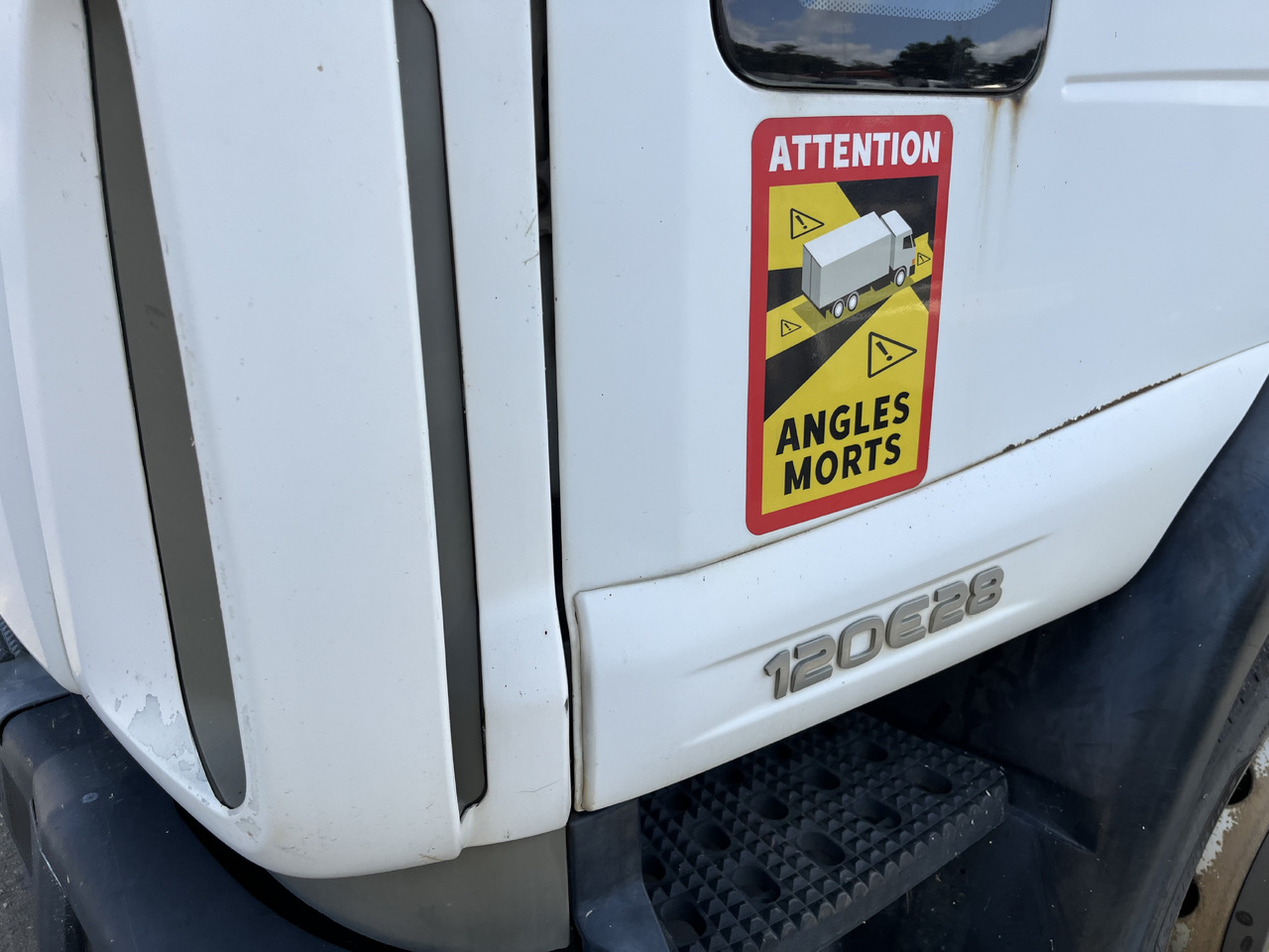 IVECO Eurocargo 120e28 - Camion fourgon: photos 4 IVECO Eurocargo 120e28 - Camion fourgon: photos 4