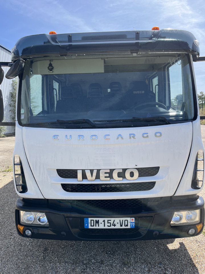 Iveco Eurocargo 100E22 caisse double cabine 7 places - Camion fourgon: photos 2 Iveco Eurocargo 100E22 caisse double cabine 7 places - Camion fourgon: photos 2