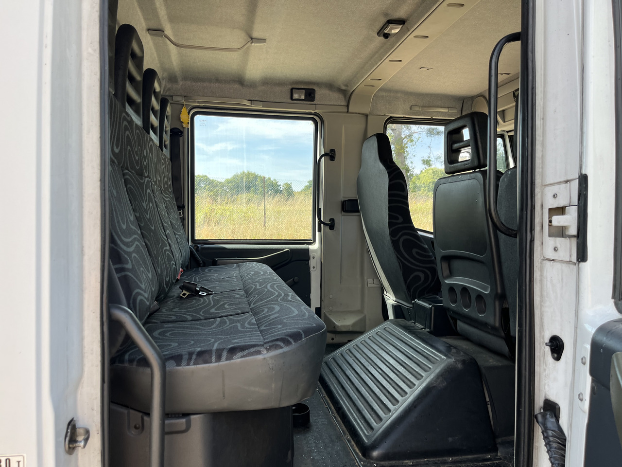 Iveco Eurocargo 100E22 caisse double cabine 7 places - Camion fourgon: photos 5 Iveco Eurocargo 100E22 caisse double cabine 7 places - Camion fourgon: photos 5