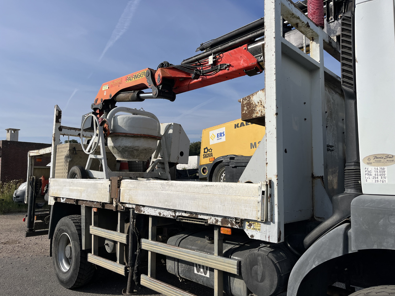 RENAULT Kerax 370dci 4x4 plateau grue Palfinger pk29002 - Camion plateau, Camion grue: photos 3 RENAULT Kerax 370dci 4x4 plateau grue Palfinger pk29002 - Camion plateau, Camion grue: photos 3