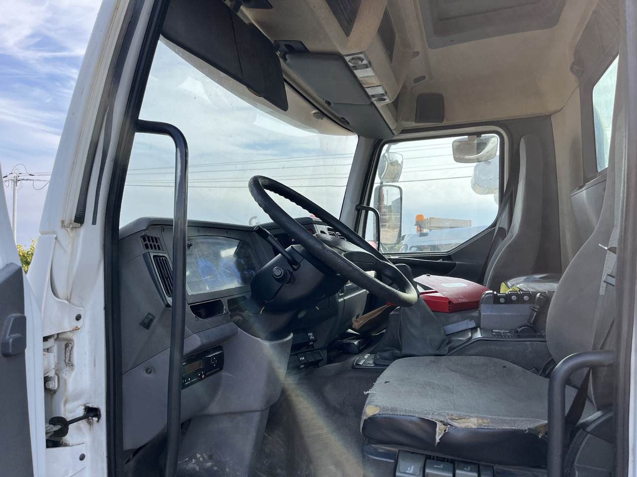 Camion plateau, Camion grue RENAULT Kerax 370dci 4x4 plateau grue Palfinger pk29002: photos 17 Camion plateau, Camion grue RENAULT Kerax 370dci 4x4 plateau grue Palfinger pk29002: photos 17