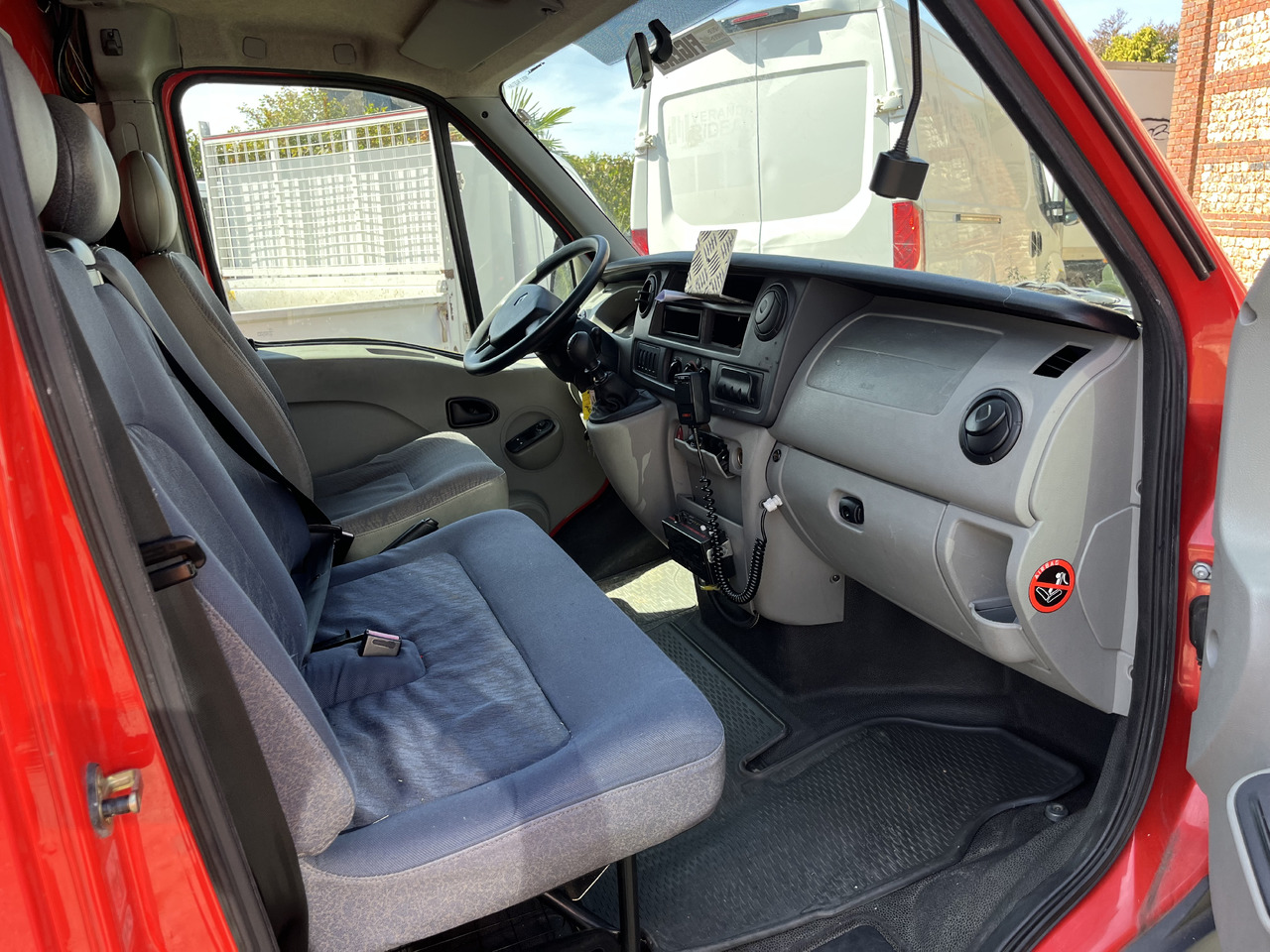 RENAULT Master 2L5 dci120cv - Ambulance: photos 3 RENAULT Master 2L5 dci120cv - Ambulance: photos 3