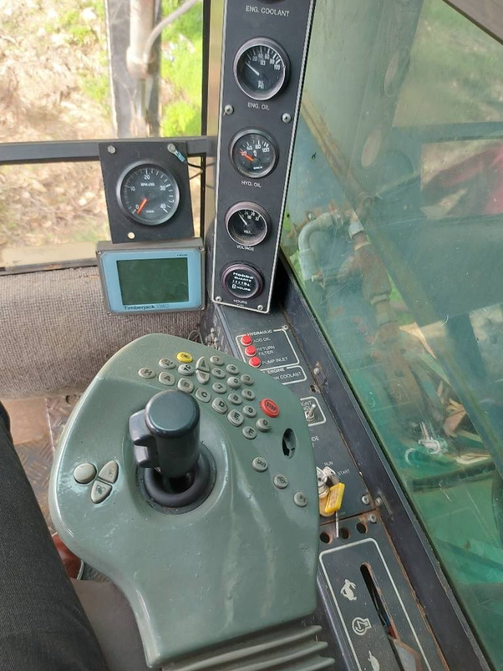 Abatteuse TIMBERJACK 2628: photos 9