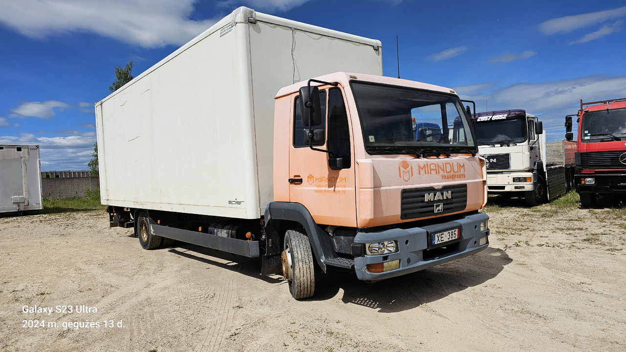 MAN 12.220 - Camion isothermique: photos 2 MAN 12.220 - Camion isothermique: photos 2