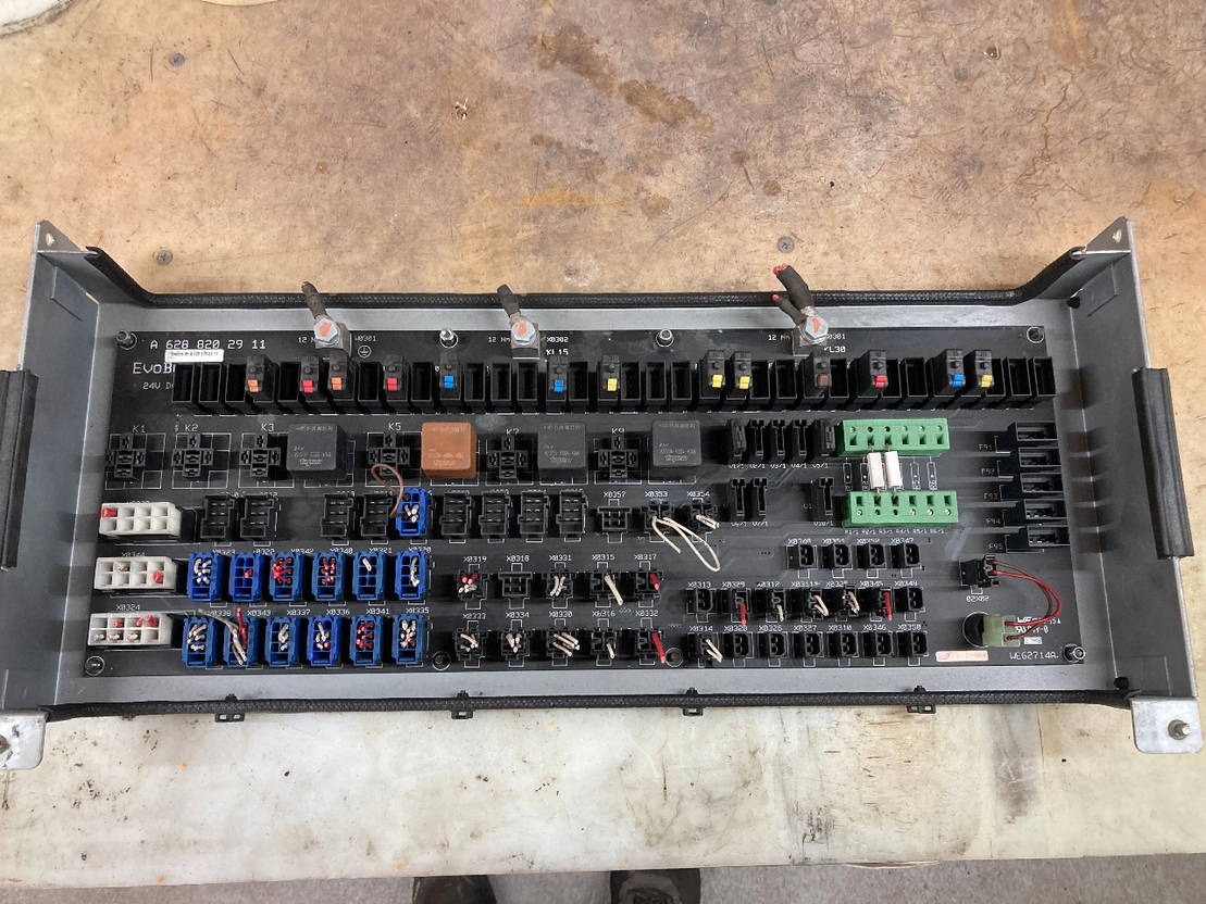 Mercedes-Benz Platine Mercedes Citaro Sicherung A6288203111 A6288202911 - Système électrique pour Bus: photos 1 Mercedes-Benz Platine Mercedes Citaro Sicherung A6288203111 A6288202911 - Système électrique pour Bus: photos 1