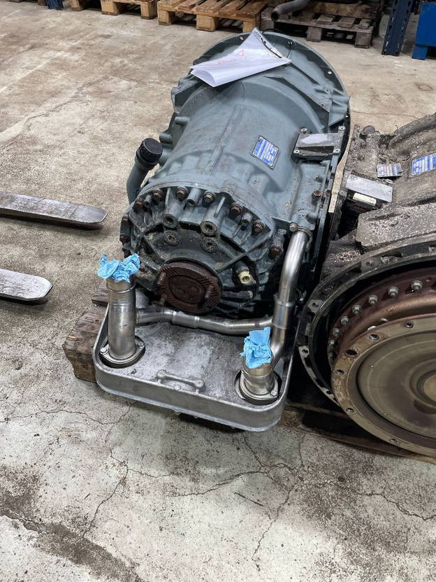 ZF ZF Ölkühler Wärmetauscher Getriebeölkühler Ecolife 6AP 1400 1700 - Radiateur d'huile pour Bus: photos 4 ZF ZF Ölkühler Wärmetauscher Getriebeölkühler Ecolife 6AP 1400 1700 - Radiateur d'huile pour Bus: photos 4