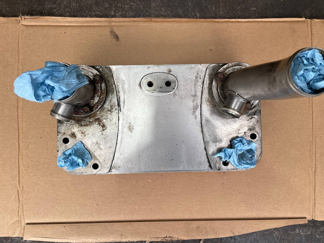 ZF ZF Ölkühler Wärmetauscher Getriebeölkühler Ecolife 6AP 1400 1700 - Radiateur d'huile pour Bus: photos 2 ZF ZF Ölkühler Wärmetauscher Getriebeölkühler Ecolife 6AP 1400 1700 - Radiateur d'huile pour Bus: photos 2