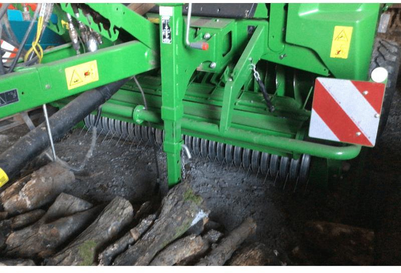 JOHN DEERE V461M - Presse à balles rondes: photos 2 JOHN DEERE V461M - Presse à balles rondes: photos 2