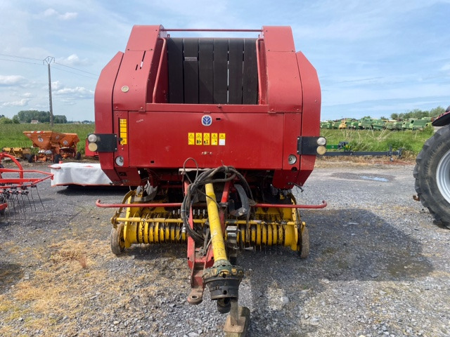 NEW-HOLLAND BR750 - Presse à balles rondes: photos 2 NEW-HOLLAND BR750 - Presse à balles rondes: photos 2