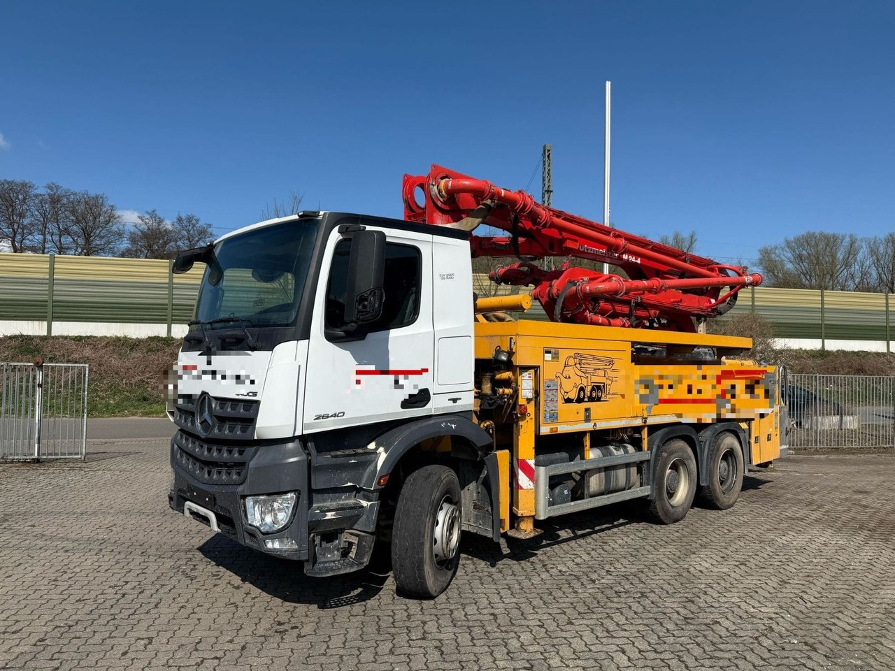 Mercedes-Benz 2640 putzmeister 24m /4 - Camion pompe: photos 1 Mercedes-Benz 2640 putzmeister 24m /4 - Camion pompe: photos 1