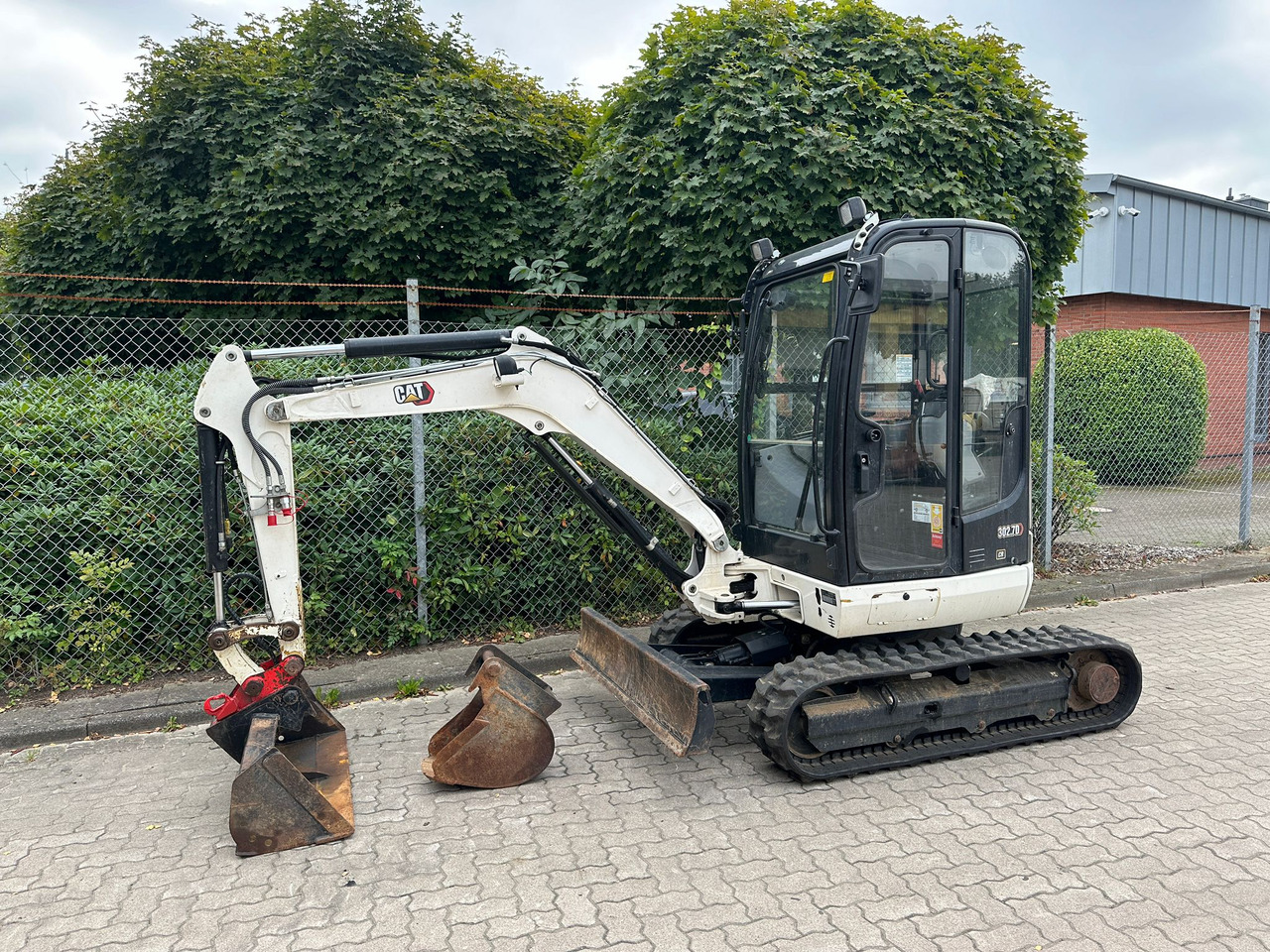 CAT 302.7 DCR Mini excavator, 2 Buckets, TOP !!! - Mini pelle: photos 1 CAT 302.7 DCR Mini excavator, 2 Buckets, TOP !!! - Mini pelle: photos 1