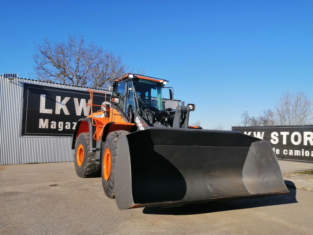 Doosan DL 420-5 Front End Loader, TOP!!! - Chargeuse sur pneus: photos 1 Doosan DL 420-5 Front End Loader, TOP!!! - Chargeuse sur pneus: photos 1