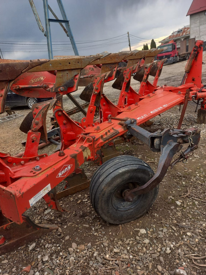 KUHN MM 151.5E.T Plow - Charrue: photos 2 KUHN MM 151.5E.T Plow - Charrue: photos 2