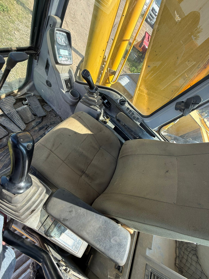 NEW HOLLAND E 215 EXCAVATOR - Pelle sur chenille: photos 3 NEW HOLLAND E 215 EXCAVATOR - Pelle sur chenille: photos 3
