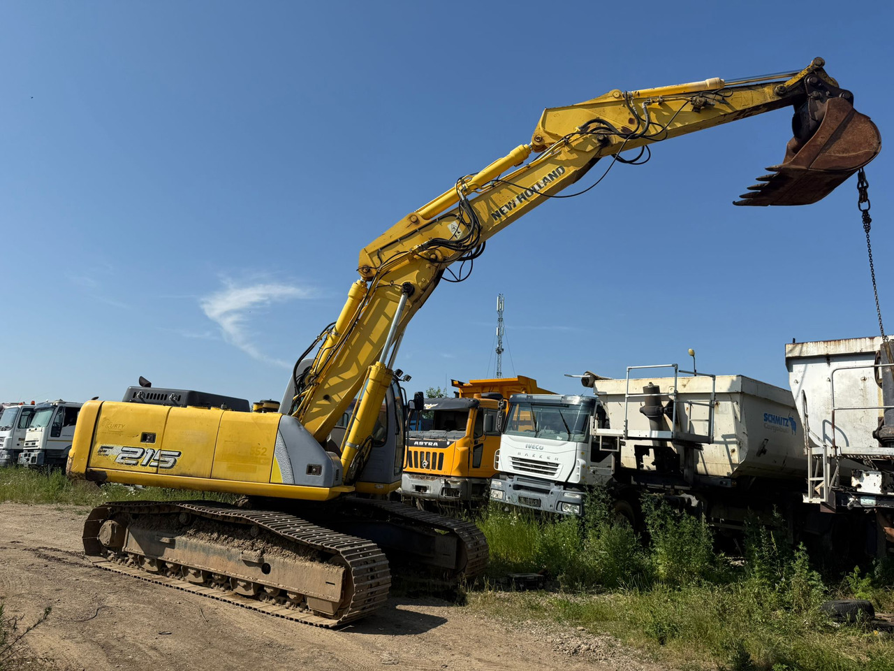 NEW HOLLAND E 215 EXCAVATOR - Pelle sur chenille: photos 1 NEW HOLLAND E 215 EXCAVATOR - Pelle sur chenille: photos 1