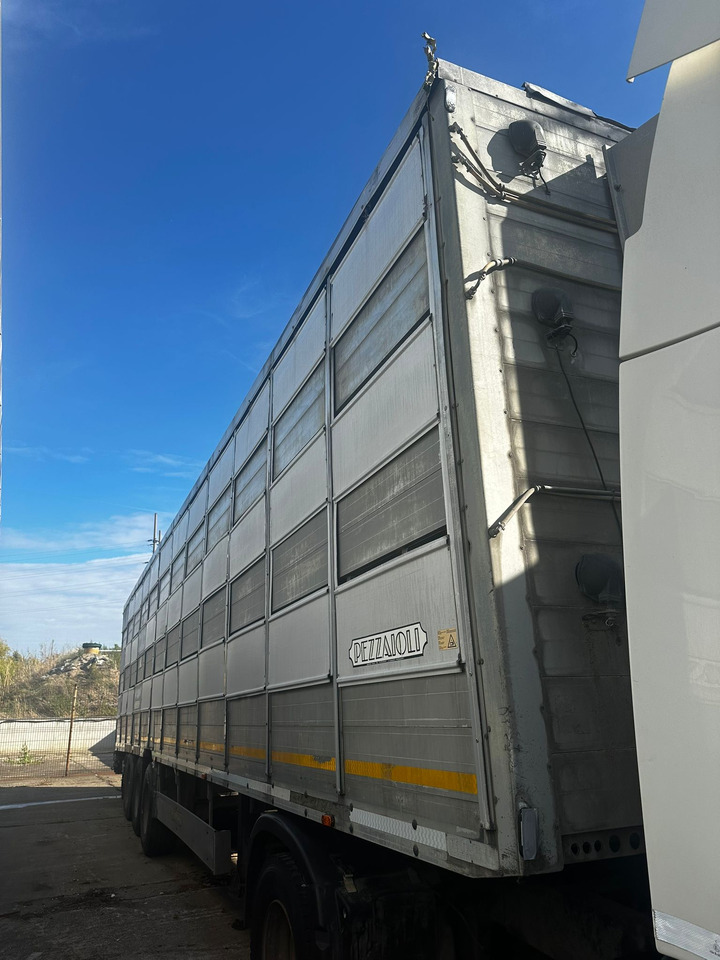 PEZZAIOLLI Animal Transport Semi-trailer - Semi-remorque bétaillère: photos 2 PEZZAIOLLI Animal Transport Semi-trailer - Semi-remorque bétaillère: photos 2