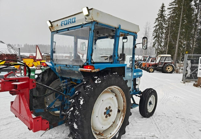 Ford 4110 traktori - Katso video! - Tracteur agricole: photos 4 Ford 4110 traktori - Katso video! - Tracteur agricole: photos 4
