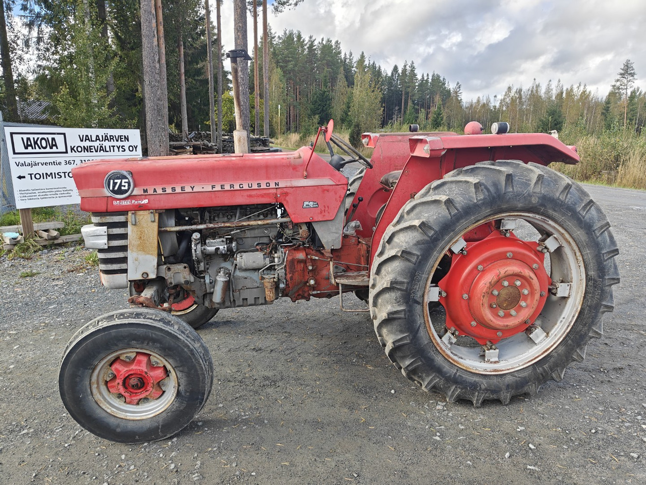 Massey Ferguson 175 Multi Power Avomalli, katso video! - Tracteur agricole: photos 2 Massey Ferguson 175 Multi Power Avomalli, katso video! - Tracteur agricole: photos 2