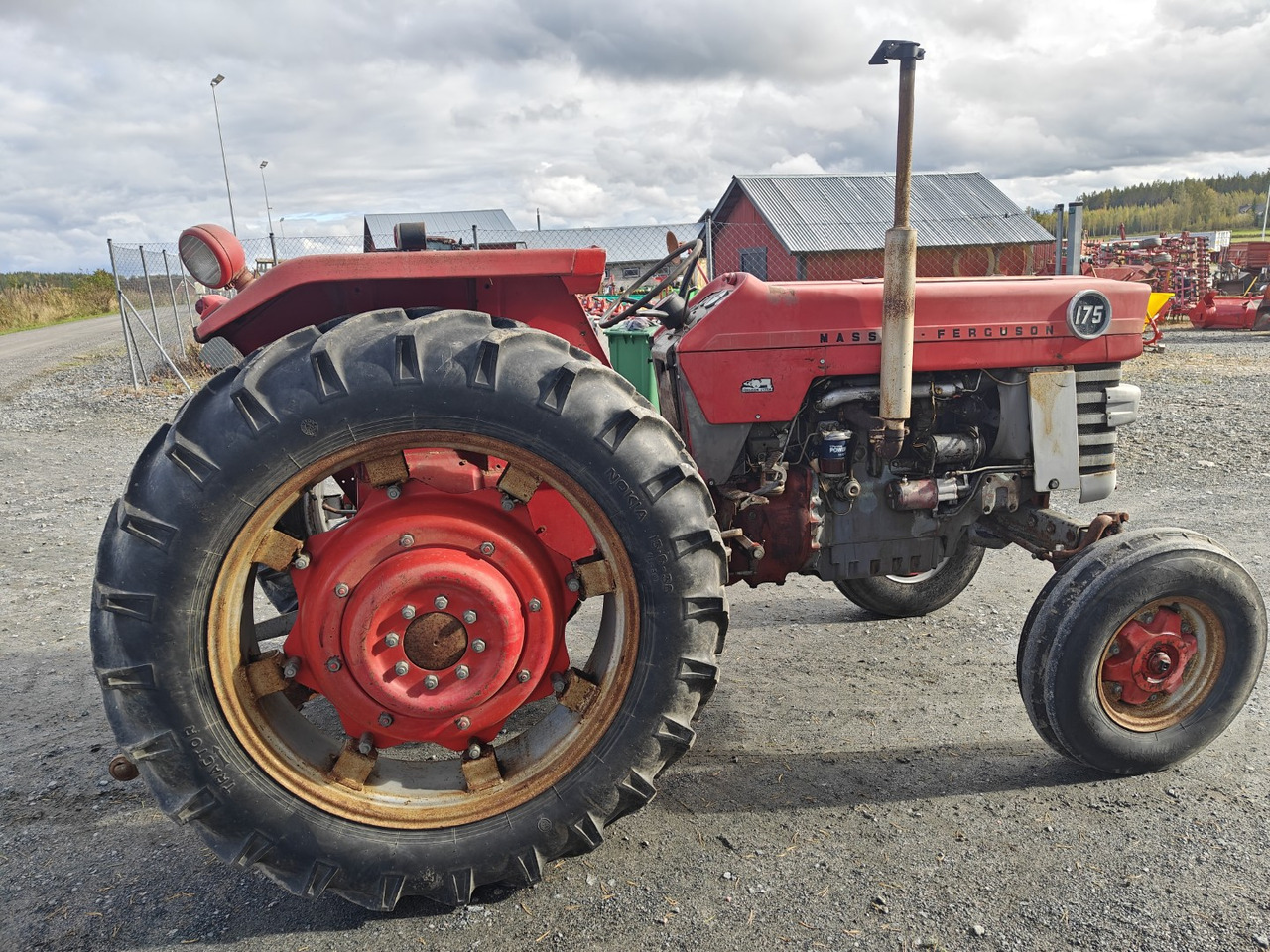 Massey Ferguson 175 Multi Power Avomalli, katso video! - Tracteur agricole: photos 4 Massey Ferguson 175 Multi Power Avomalli, katso video! - Tracteur agricole: photos 4