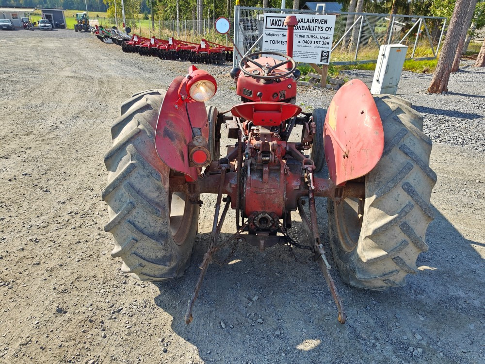 Massey Ferguson 35 traktori alkuperäiskuntoinen, katso video! - Tracteur agricole: photos 3 Massey Ferguson 35 traktori alkuperäiskuntoinen, katso video! - Tracteur agricole: photos 3