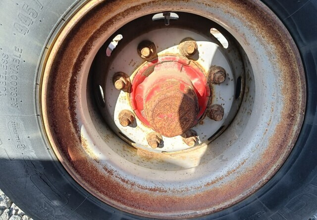 Peräkärryn akseli 445/45R19.5 leveillä renkailla - Essieu et pièces pour Remorque: photos 4 Peräkärryn akseli 445/45R19.5 leveillä renkailla - Essieu et pièces pour Remorque: photos 4