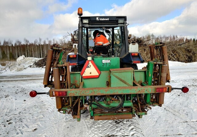 Ransomes kelaleikkuri 465cm hydraulinen - VIDEO en crédit-bail Ransomes kelaleikkuri 465cm hydraulinen - VIDEO: photos 6 Ransomes kelaleikkuri 465cm hydraulinen - VIDEO en crédit-bail Ransomes kelaleikkuri 465cm hydraulinen - VIDEO: photos 6