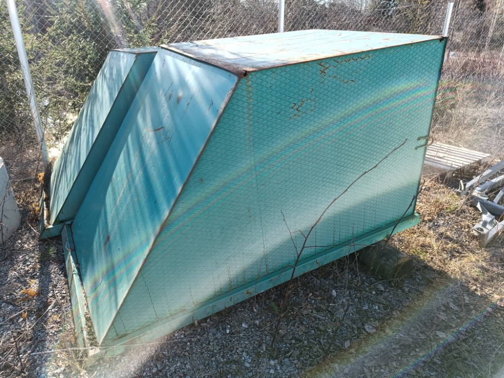 Roskakipperi 2 m3 - Benne à chaînes: photos 1 Roskakipperi 2 m3 - Benne à chaînes: photos 1