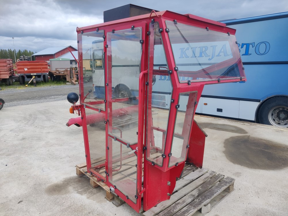 Sampo 410 leikkuupuimurin hytti, tummennetut lasit - Cabine pour Moissonneuse-batteuse: photos 5 Sampo 410 leikkuupuimurin hytti, tummennetut lasit - Cabine pour Moissonneuse-batteuse: photos 5