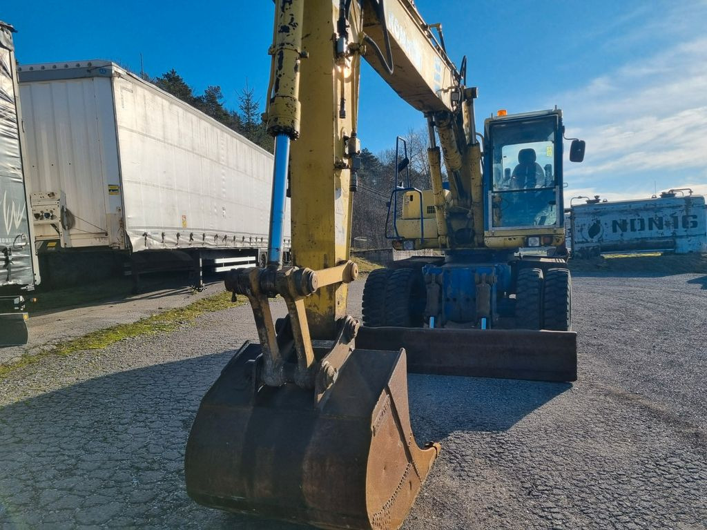 Komatsu PW 170 ES - 6K - Pelle sur pneus: photos 2 Komatsu PW 170 ES - 6K - Pelle sur pneus: photos 2
