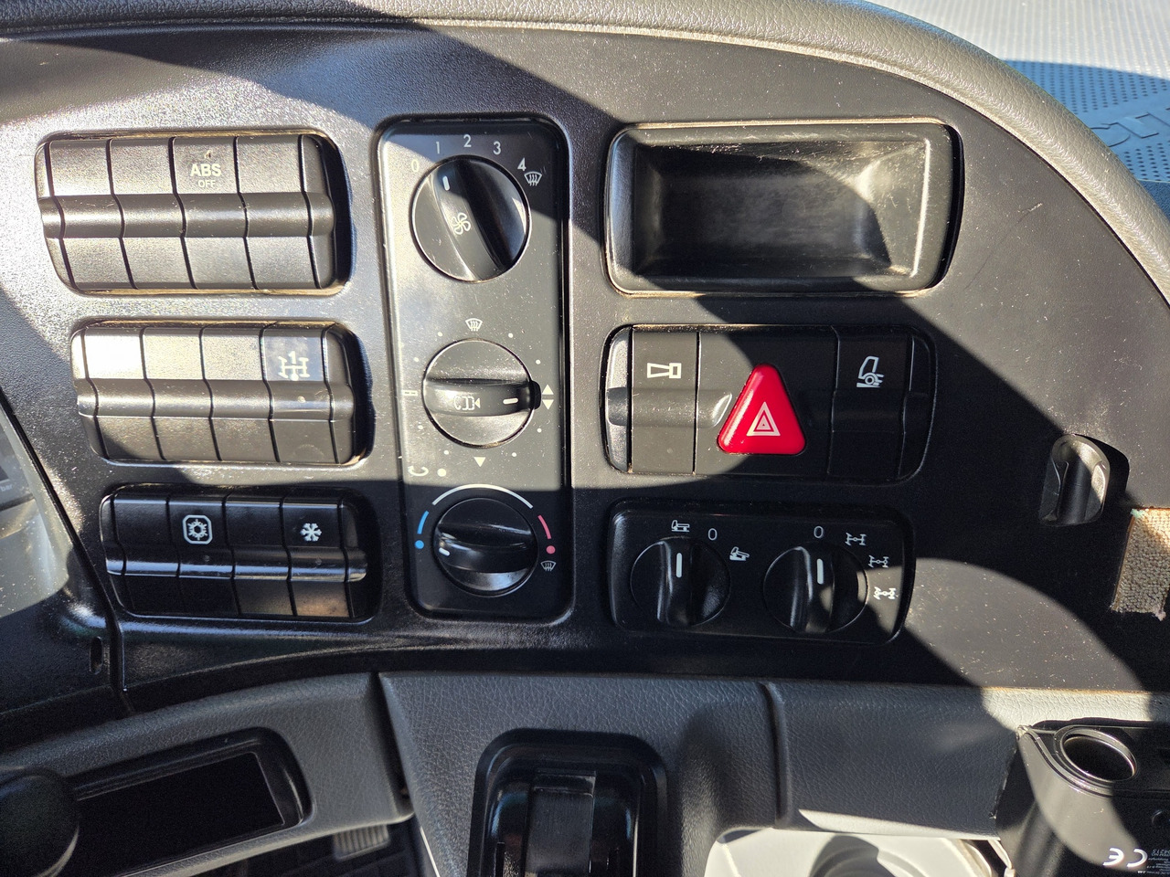 MERCEDES-BENZ - Châssis cabine: photos 5 MERCEDES-BENZ - Châssis cabine: photos 5