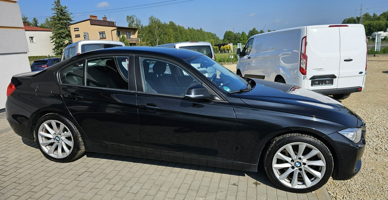 BMW SERIA 3 V (F30/F31/F34) BMW SERIA 3 BMW 330D xDrive ładny stan 4x4 sedan - Voiture: photos 5 BMW SERIA 3 V (F30/F31/F34) BMW SERIA 3 BMW 330D xDrive ładny stan 4x4 sedan - Voiture: photos 5