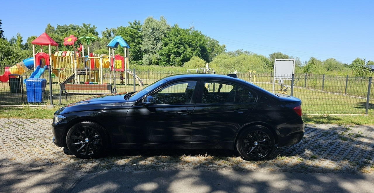 BMW SERIA 3 V (F30/F31/F34) BMW SERIA 3 BMW 330D xDrive ładny stan 4x4 sedan - Berline: photos 3 BMW SERIA 3 V (F30/F31/F34) BMW SERIA 3 BMW 330D xDrive ładny stan 4x4 sedan - Berline: photos 3