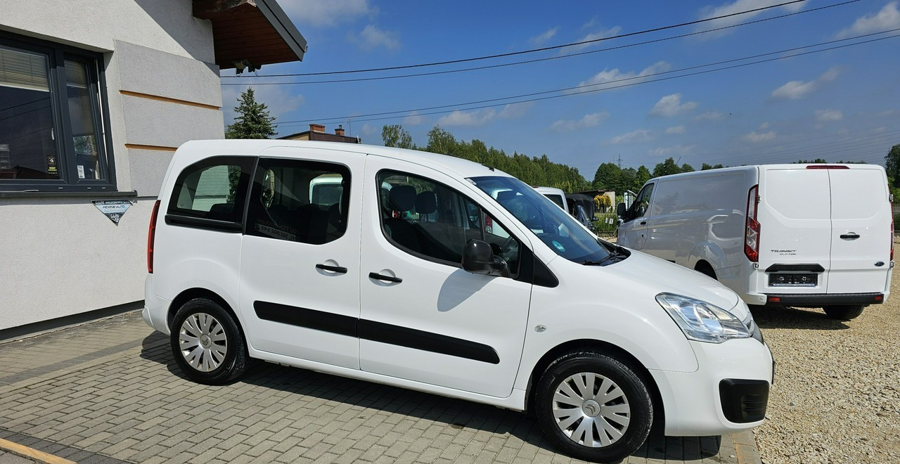 Citroen Berlingo II 5 -osobowy*29450 zł netto* - Voiture: photos 5 Citroen Berlingo II 5 -osobowy*29450 zł netto* - Voiture: photos 5