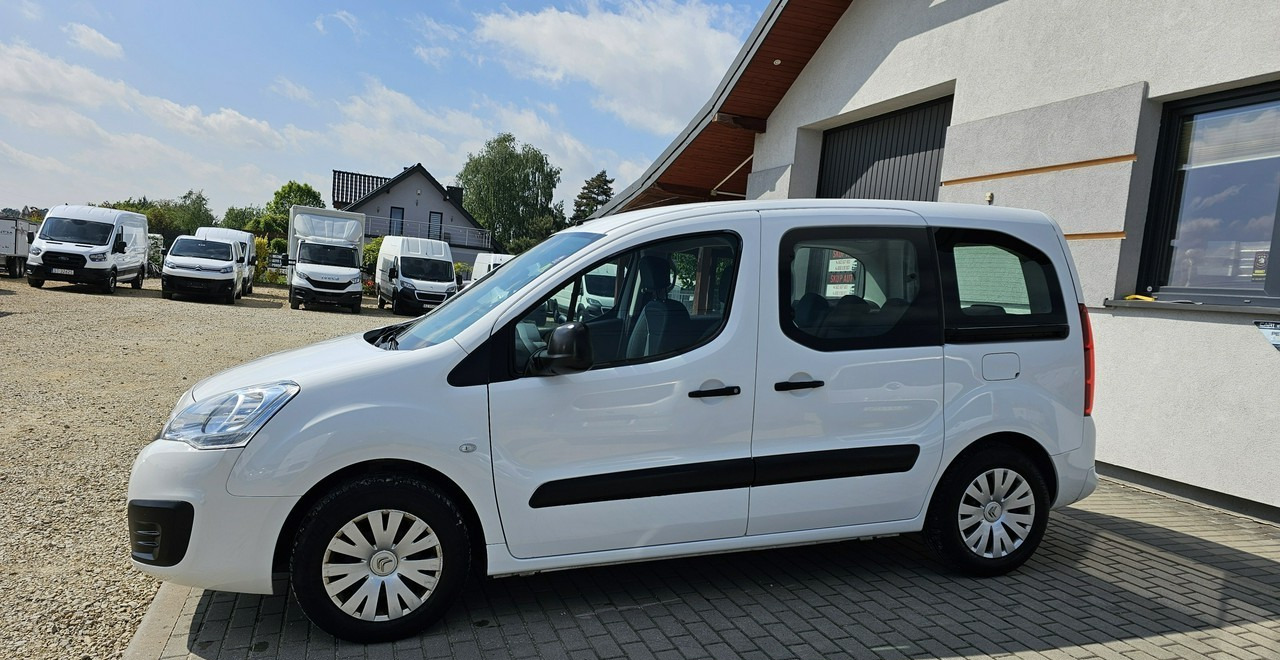 Citroen Berlingo II 5 -osobowy*29450 zł netto* - Voiture: photos 4 Citroen Berlingo II 5 -osobowy*29450 zł netto* - Voiture: photos 4