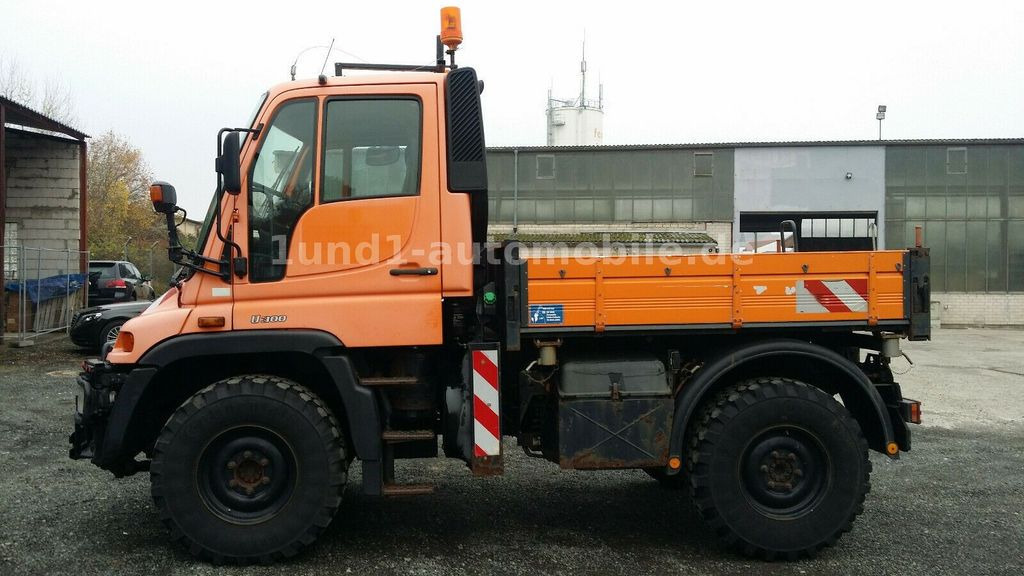 Mercedes-Benz Unimog U 300 Kipper Zugmaschine Kommunalhydraulik U 500 400 U 300 Kipper Zugmaschine Kommunalhydraulik U 500 400 - Véhicule de voirie/ Spécial: photos 5 Mercedes-Benz Unimog U 300 Kipper Zugmaschine Kommunalhydraulik U 500 400 U 300 Kipper Zugmaschine Kommunalhydraulik U 500 400 - Véhicule de voirie/ Spécial: photos 5