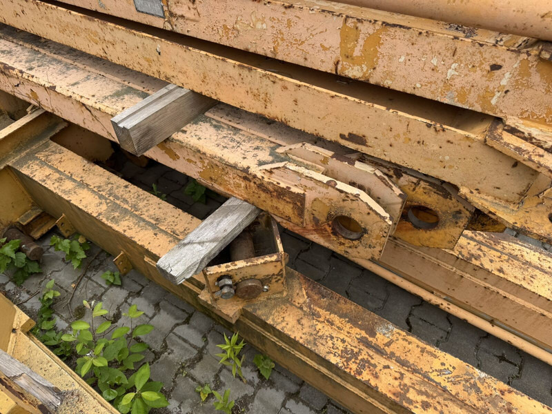 Liebherr 185/200HC Undercarriage 6x6 + 2x A block - Grue à tour: photos 4 Liebherr 185/200HC Undercarriage 6x6 + 2x A block - Grue à tour: photos 4