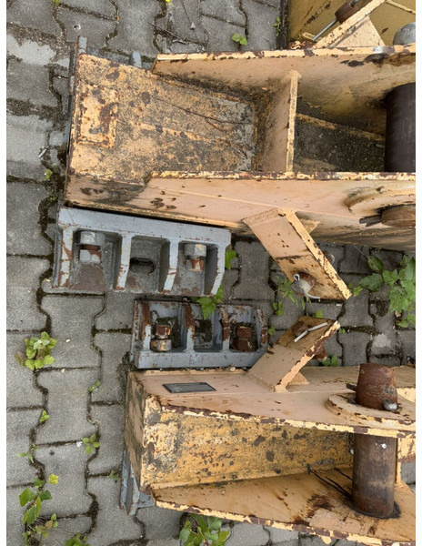 Liebherr 185/200HC Undercarriage 6x6 + 2x A block - Grue à tour: photos 2 Liebherr 185/200HC Undercarriage 6x6 + 2x A block - Grue à tour: photos 2