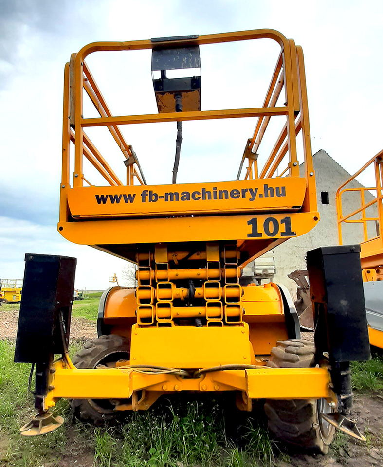 HAULOTTE Compact 12 DX - Nacelle ciseaux: photos 1 HAULOTTE Compact 12 DX - Nacelle ciseaux: photos 1