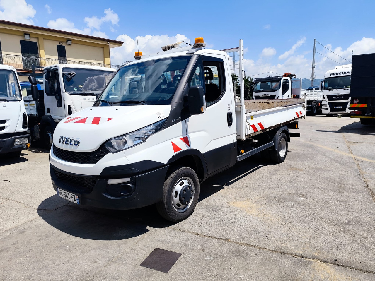 IVECO DAILY 35-130 - Utilitaire benne: photos 2 IVECO DAILY 35-130 - Utilitaire benne: photos 2