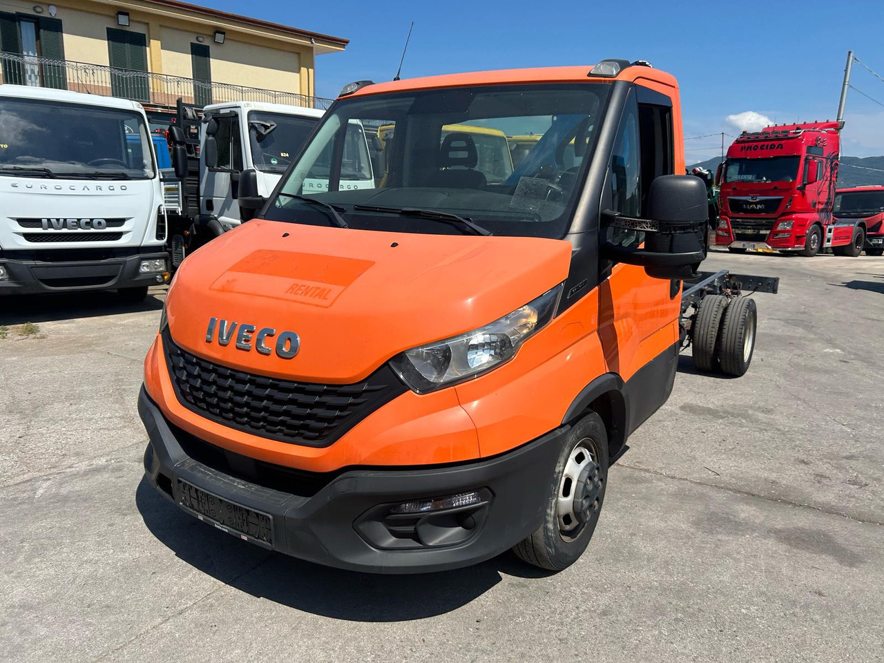 IVECO DAILY 35-140 - Camion grue: photos 1 IVECO DAILY 35-140 - Camion grue: photos 1