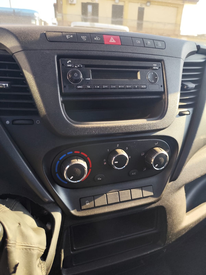 IVECO DAILY 35C15 - Camion grue, Utilitaire benne: photos 5 IVECO DAILY 35C15 - Camion grue, Utilitaire benne: photos 5