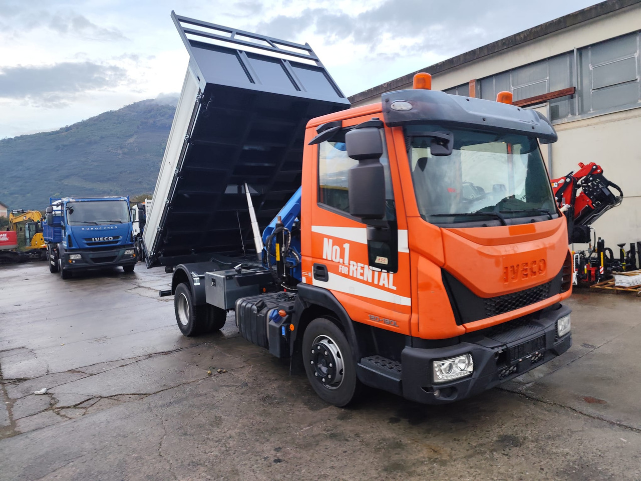 IVECO EUROCARGO 120-90L - Camion grue, Camion benne: photos 1 IVECO EUROCARGO 120-90L - Camion grue, Camion benne: photos 1
