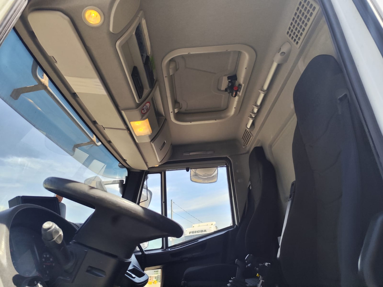 Camion benne, Camion grue IVECO EUROCARGO 140-250: photos 12