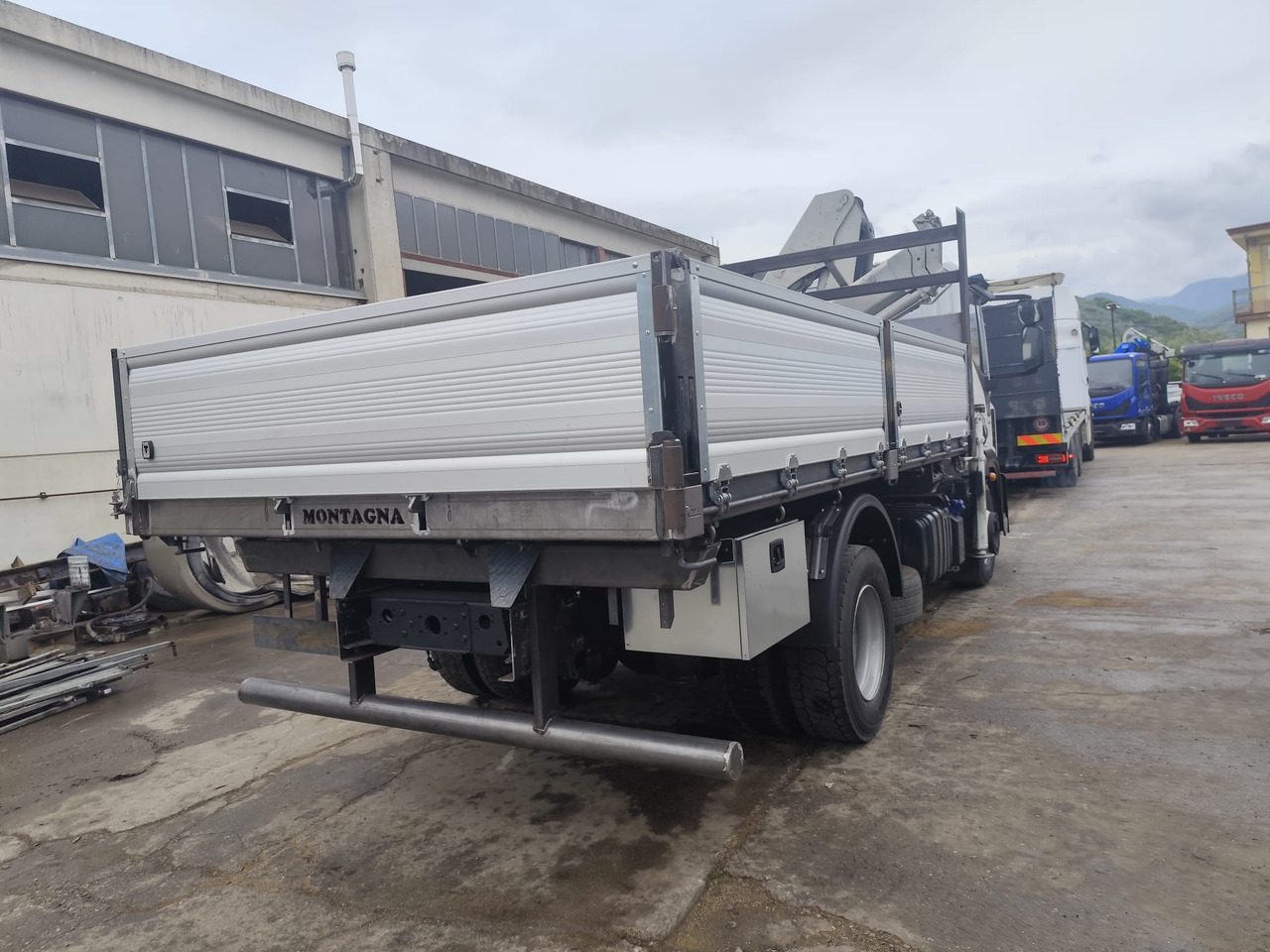IVECO EUROCARGO 140-250 - Camion grue: photos 4 IVECO EUROCARGO 140-250 - Camion grue: photos 4