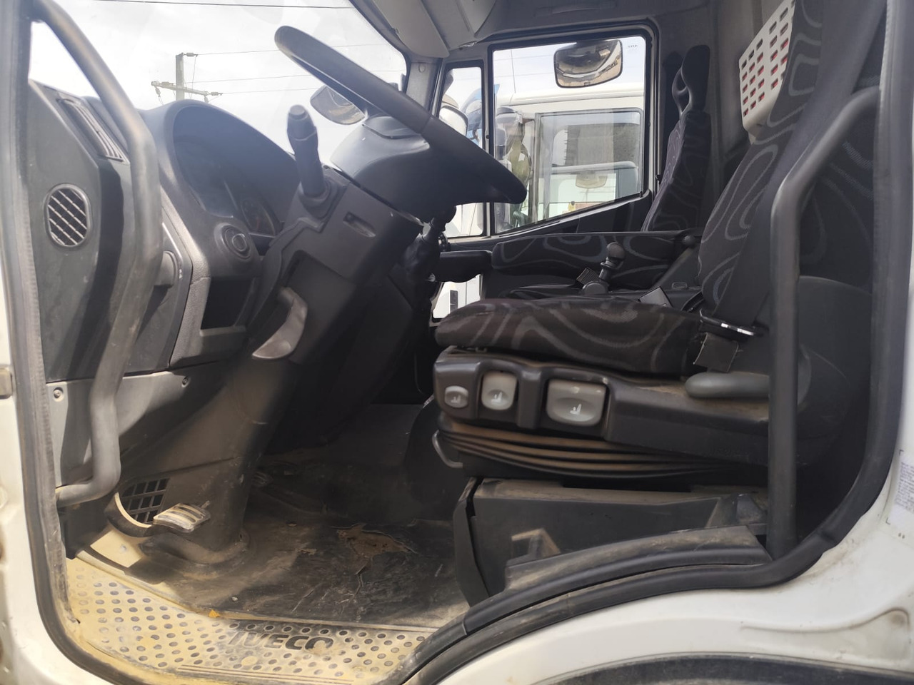 IVECO EUROCARGO 160E25K - Camion grue: photos 5 IVECO EUROCARGO 160E25K - Camion grue: photos 5